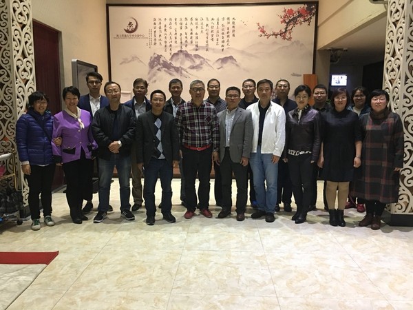 座谈会.jpg